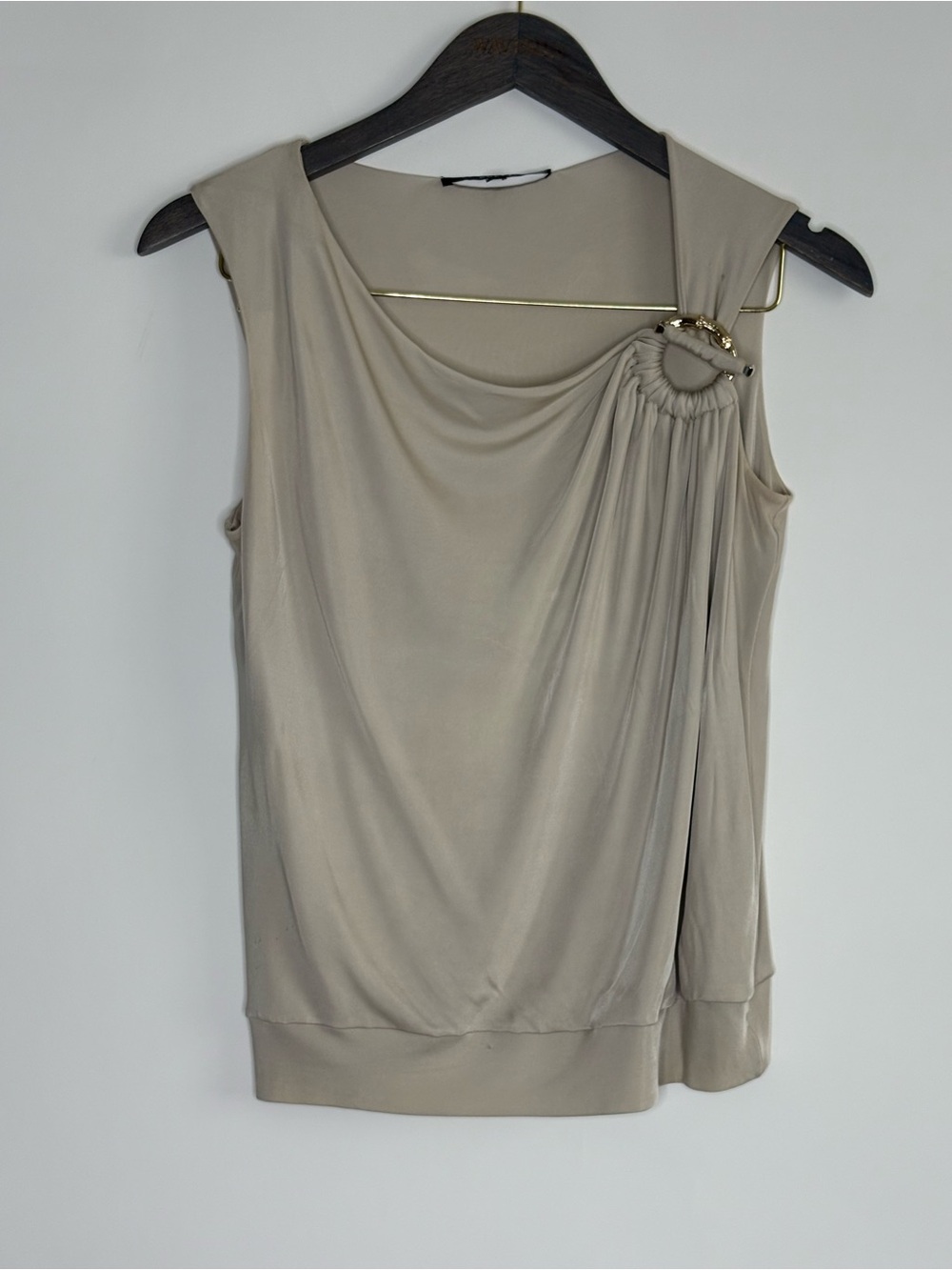 GUCCI Womens XS Beige Nude Sleeveless Tank Top Blouse Gold Broche Ring Flowy